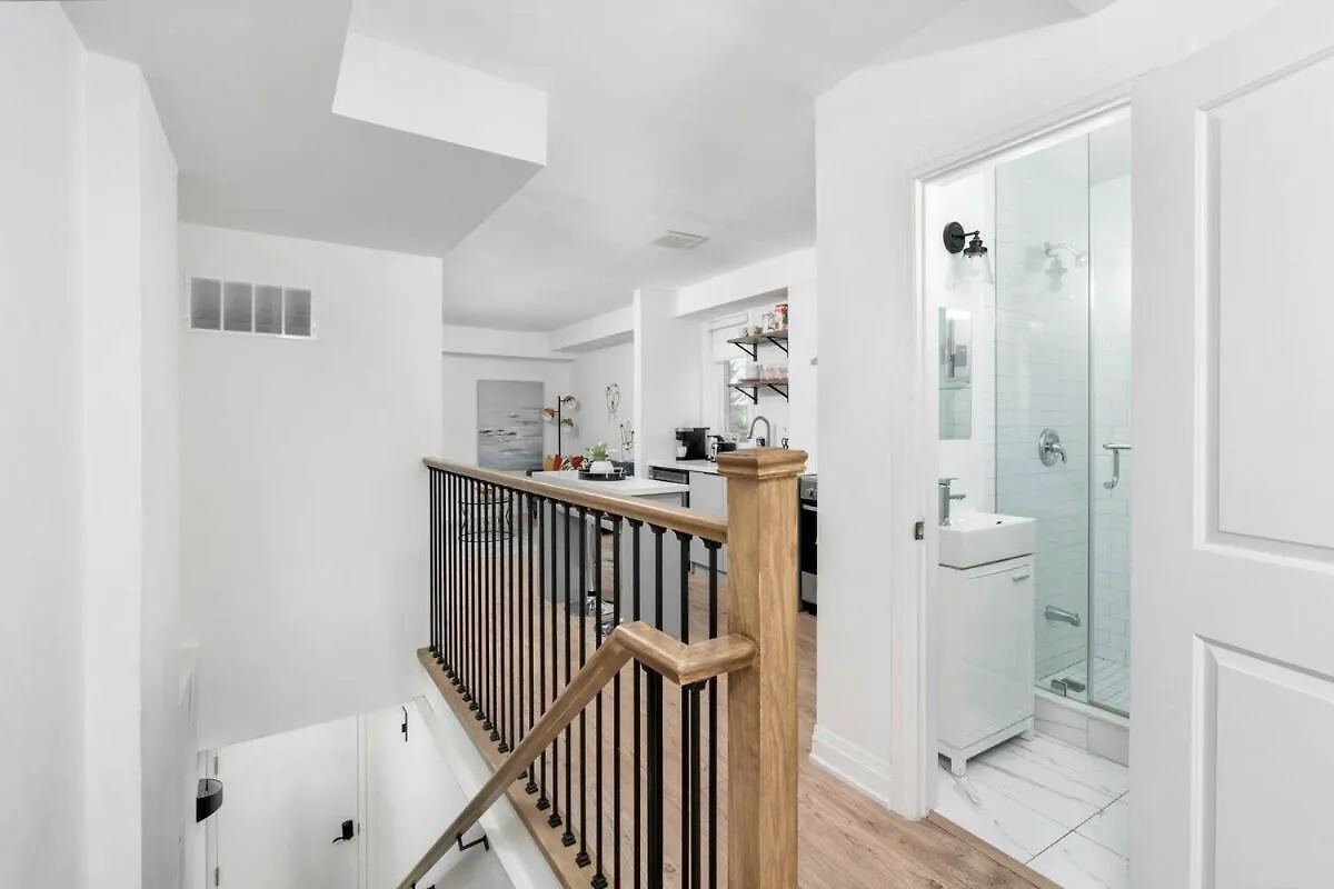 Modern Family Escape In Vibrant Ossington Apartment Toronto