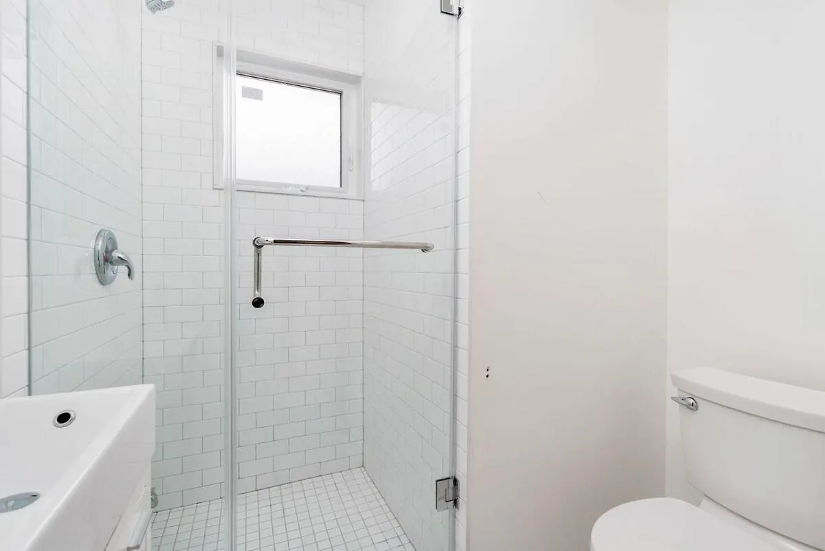 Modern Family Escape In Vibrant Ossington Apartment Toronto