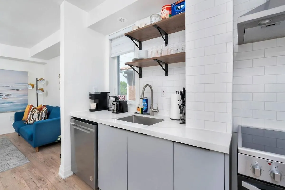 Modern Family Escape In Vibrant Ossington Apartment Toronto 0*,  Canada