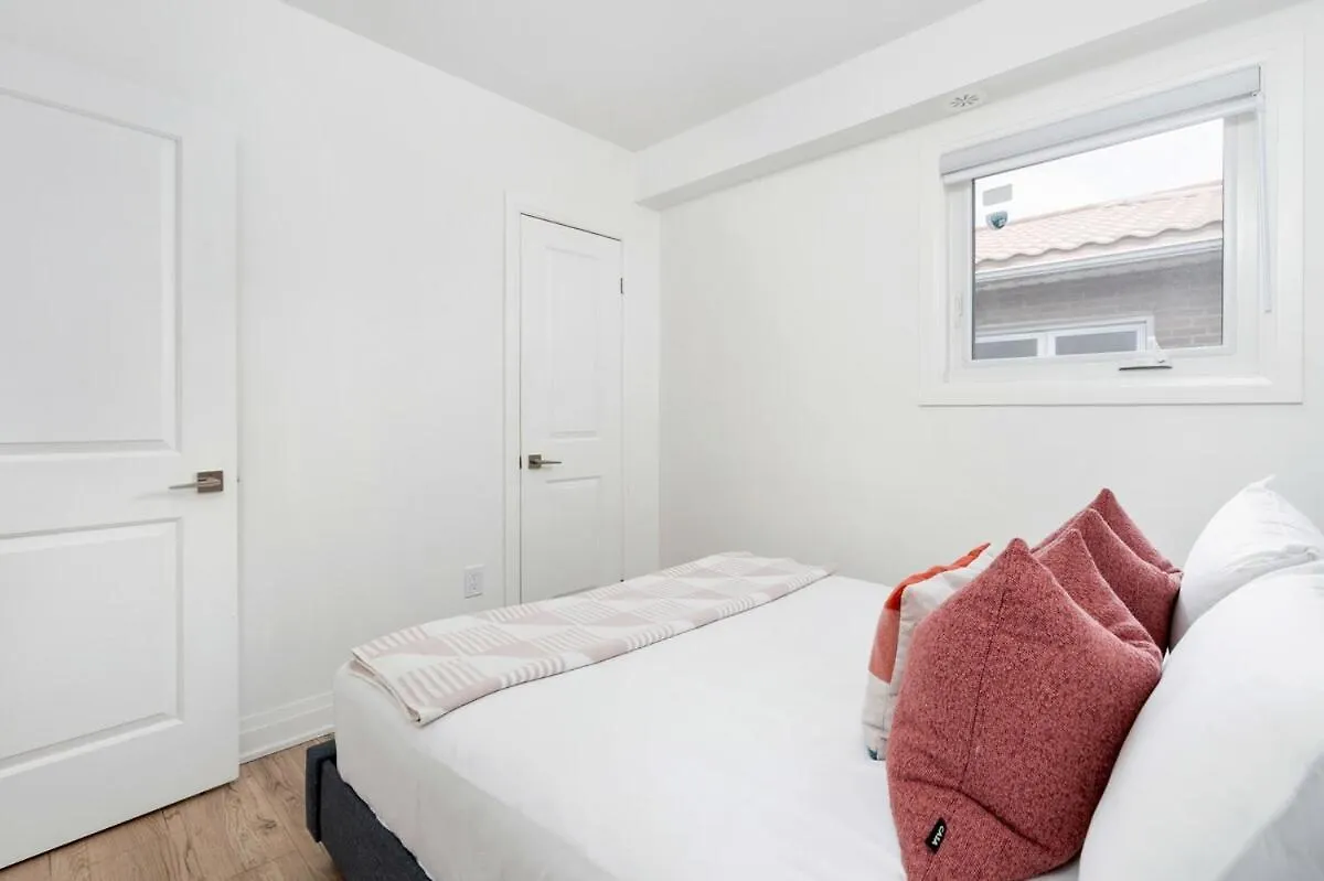Modern Family Escape In Vibrant Ossington Apartment Toronto