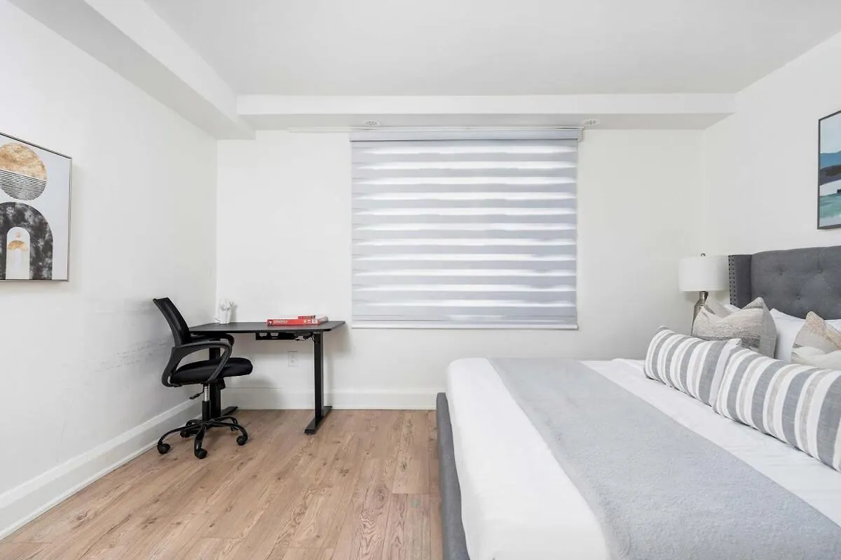 Modern Family Escape In Vibrant Ossington Apartment Toronto