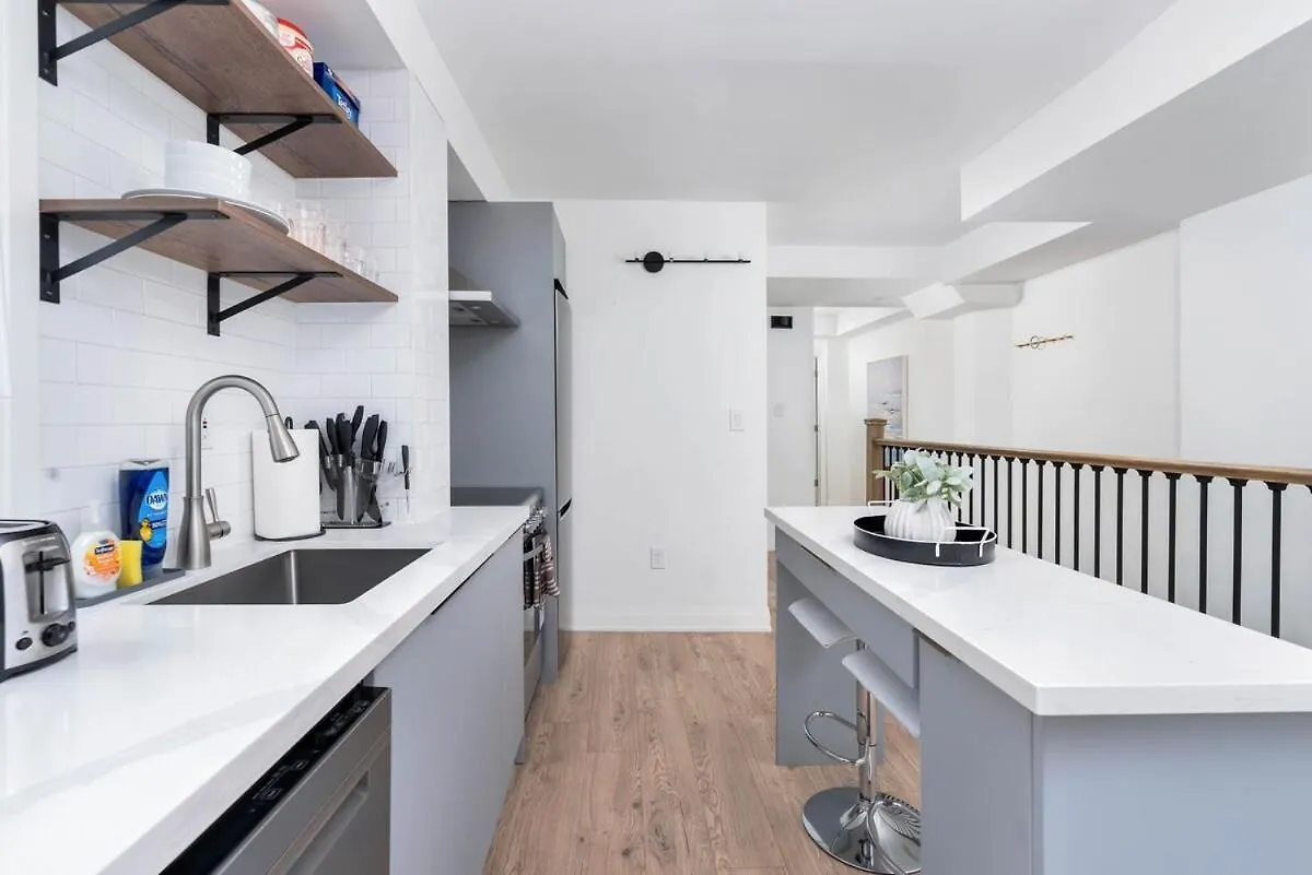 Modern Family Escape In Vibrant Ossington Apartment Toronto 0*,