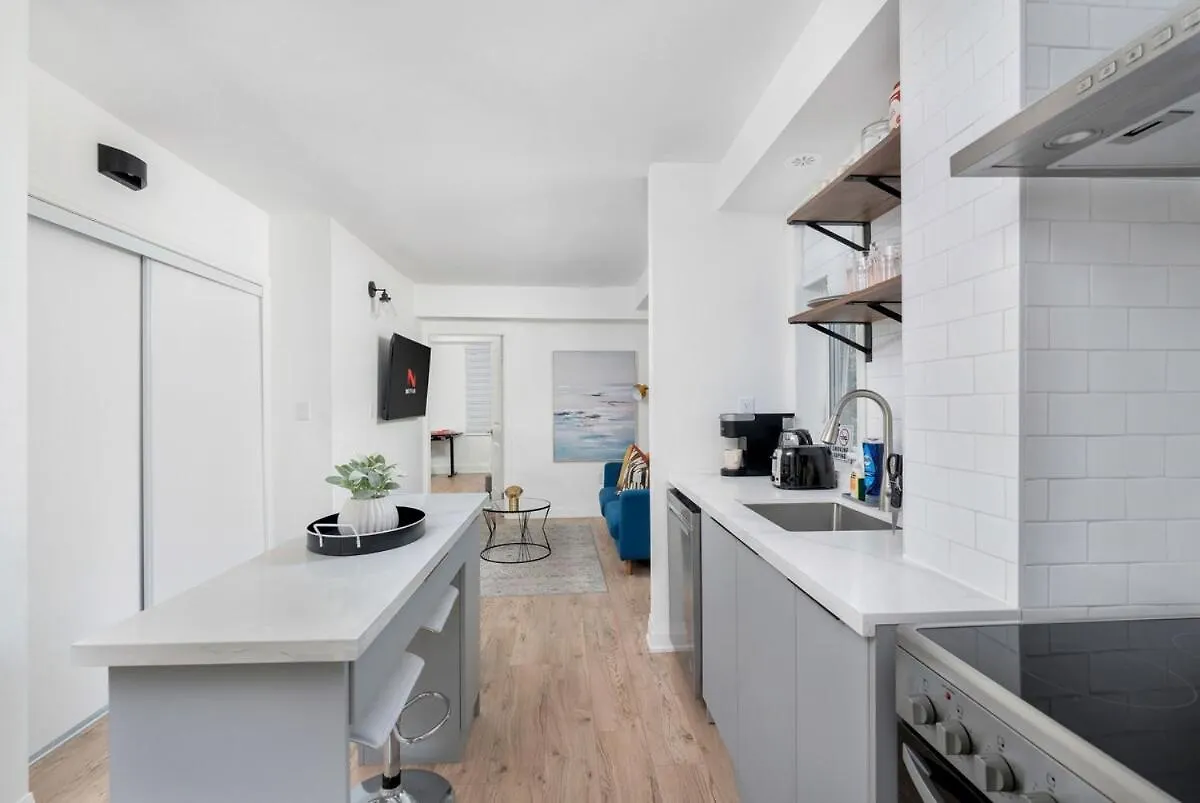 Modern Family Escape In Vibrant Ossington Apartment Toronto