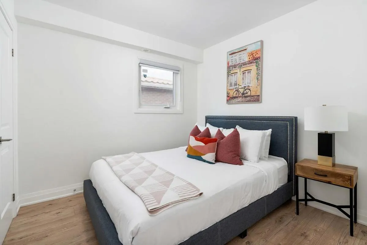 Modern Family Escape In Vibrant Ossington Apartment Toronto 0*,  Canada